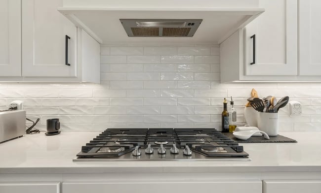 Building Photo - Gorgeous 4 bedroom & 4 Bath Luxury Home in...