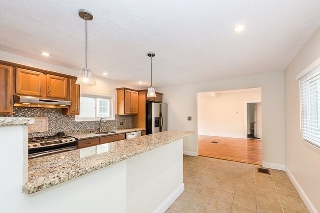 Building Photo - 103 Magoun Ave