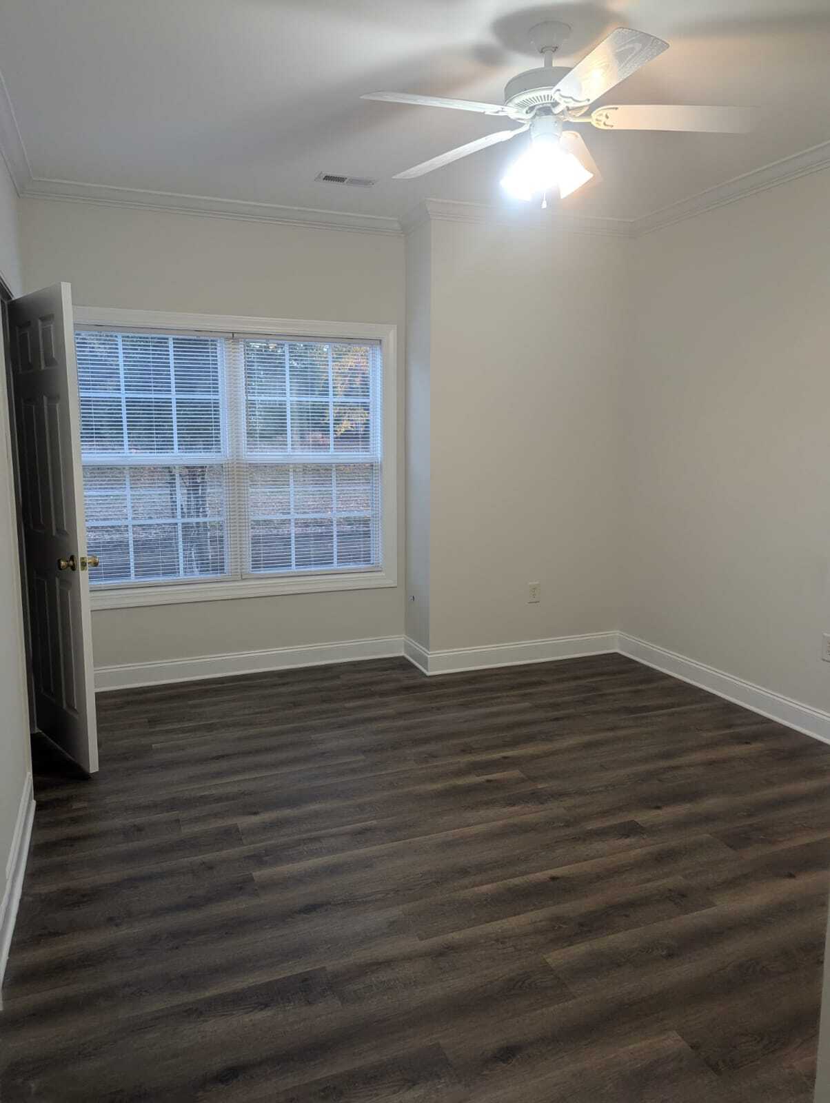 Building Photo - 2073 Silvercrest Dr