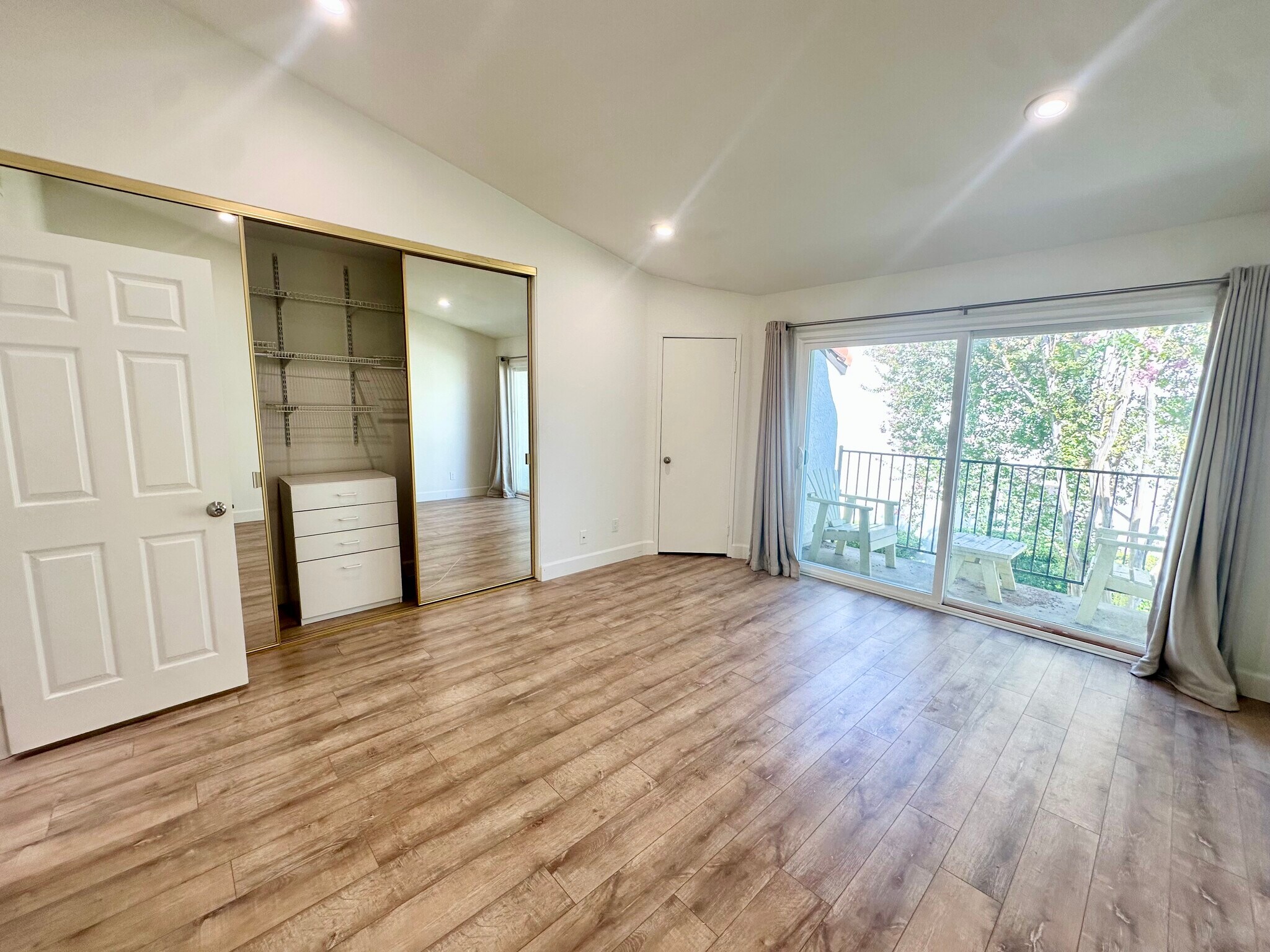 Building Photo - 5538 Las Virgenes Rd