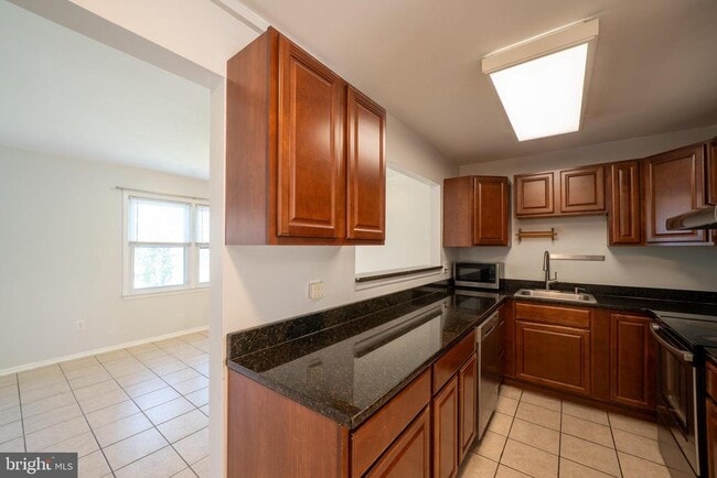 Building Photo - 9572 Inverary Ct