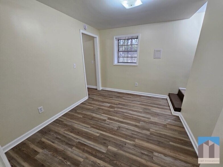 Building Photo - 2595 Woodland Dr NW