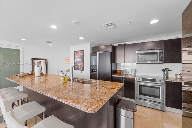 Building Photo - 665 NE 25th St