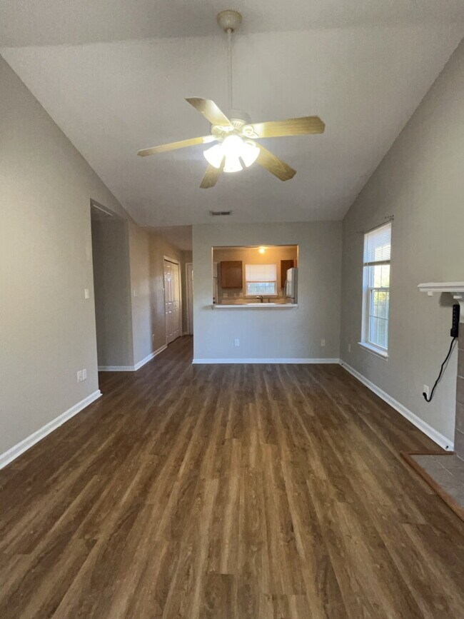 Building Photo - Two Bedroom Two Full Bathroom End Unit Townhome located in Indian Wells!