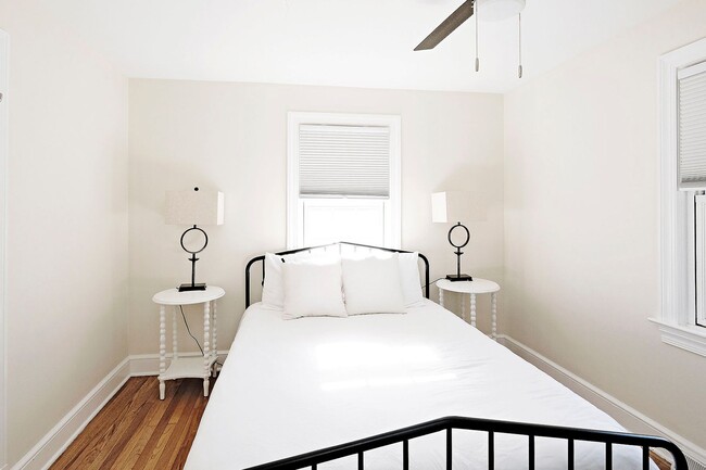 Building Photo - Charming City Cottage With Fenced Yard