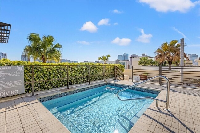 Building Photo - 1208 E Kennedy Blvd