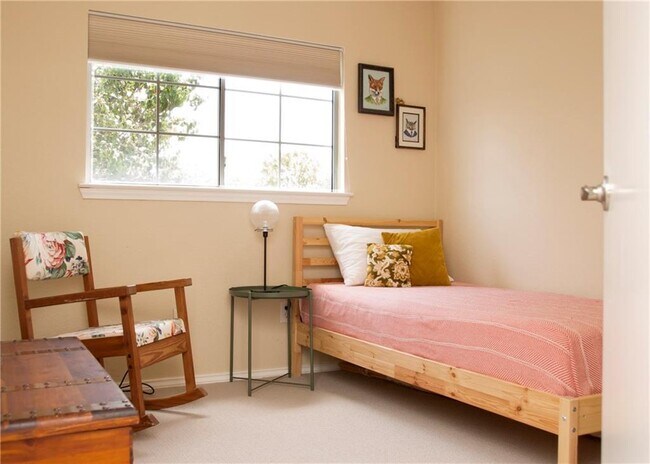 Building Photo - 10501 Marshitahs Way