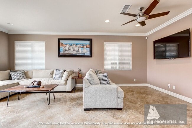 Building Photo - Gorgeous, Large downtown Huntington Beach Vacation Rental