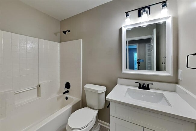 Building Photo - 2250 Winthrope Way Dr