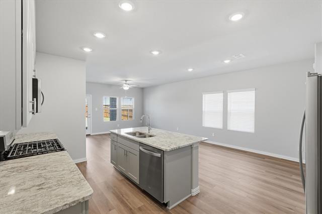 Building Photo - 712 Leavenworth Dr