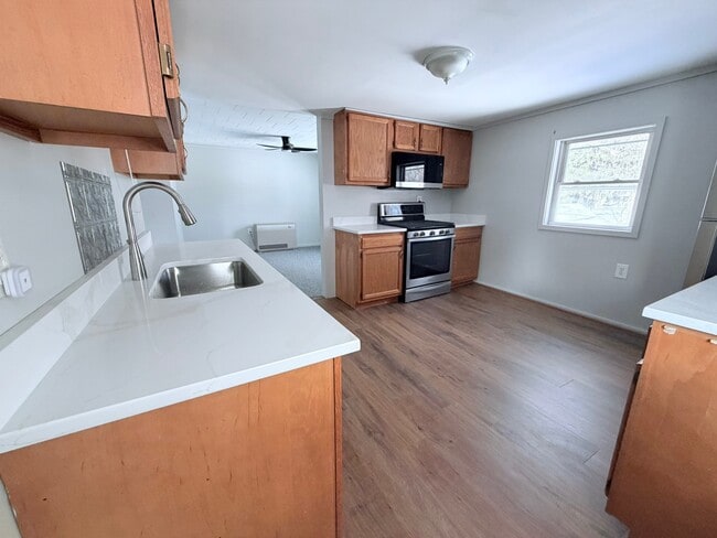 Building Photo - 33 Spring St