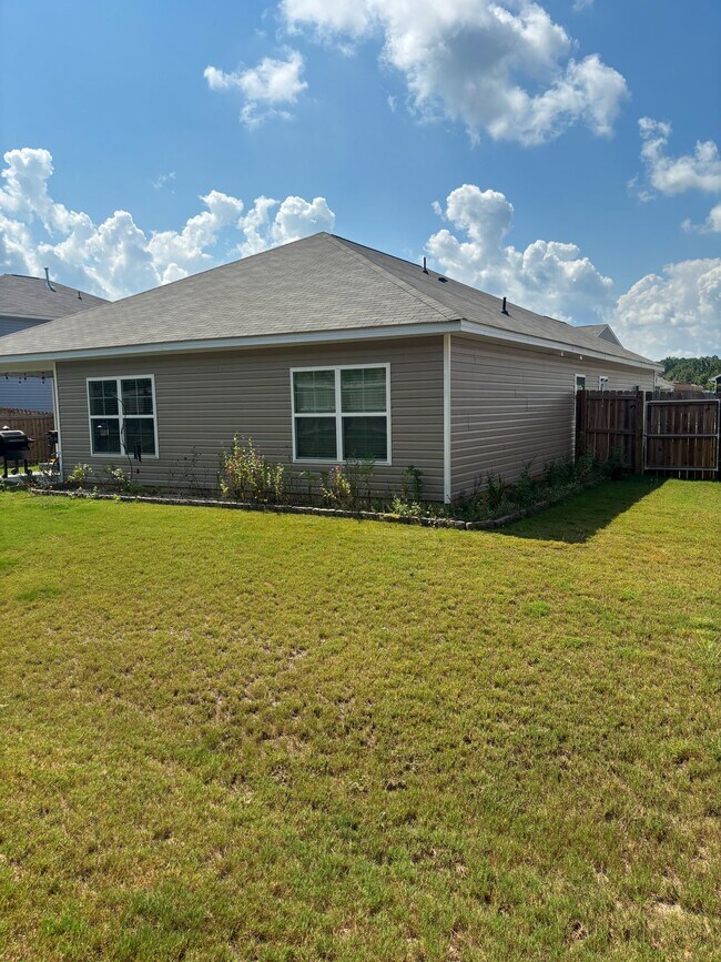 Building Photo - 50 Horatio Ln