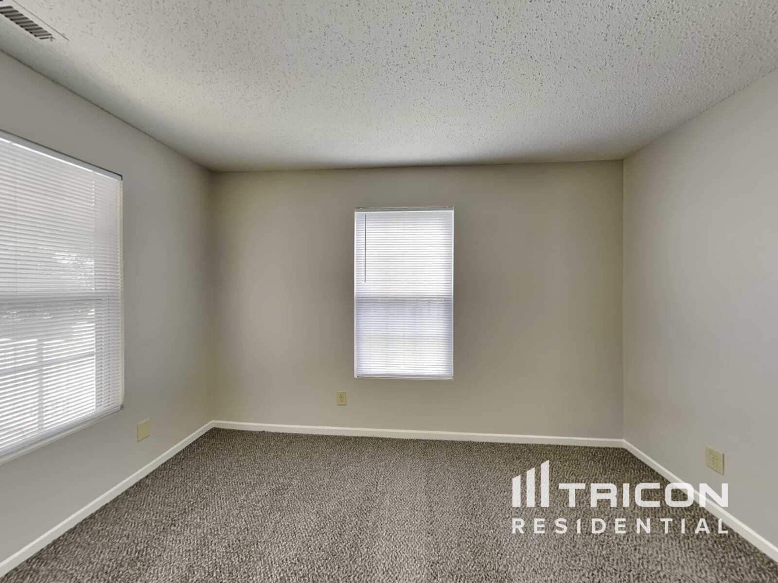 Building Photo - 1230 Redwood Dr