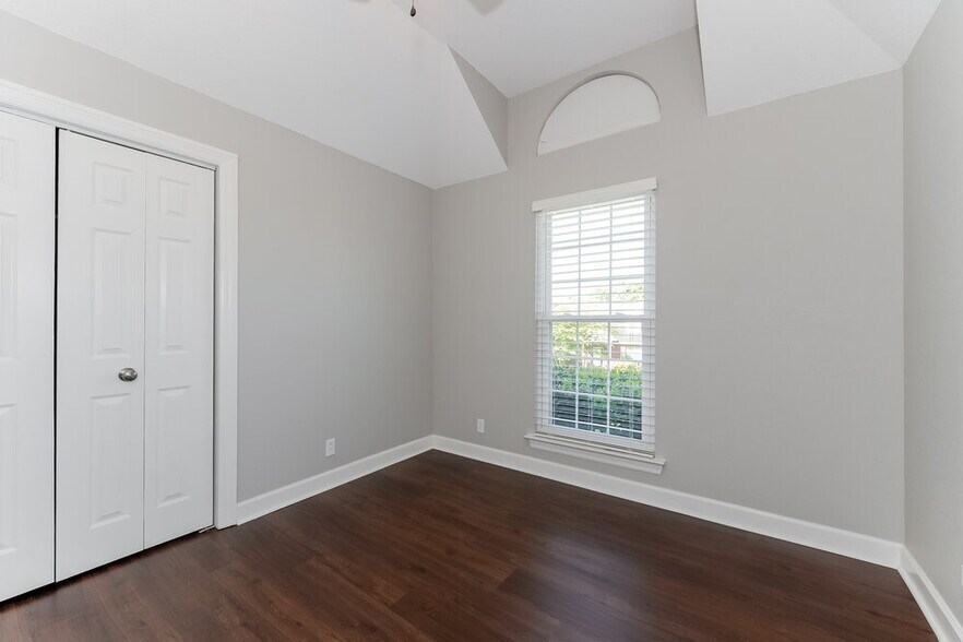 Building Photo - 4501 S Trace Blvd