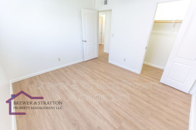 Building Photo - 303 N Miller Rd