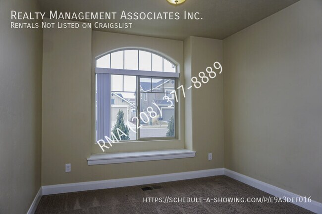Building Photo - 4614 N Willowside Ave