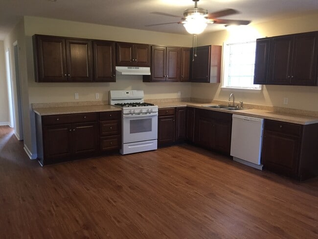 Building Photo - St. Amant 3br/2ba house for $1400
