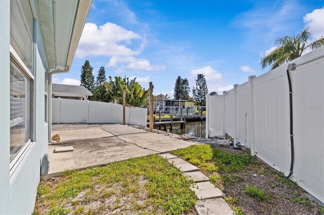 Building Photo - 310 Westwinds Dr E