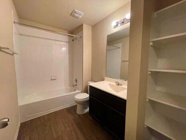 Building Photo - 3400 Ortman Dr