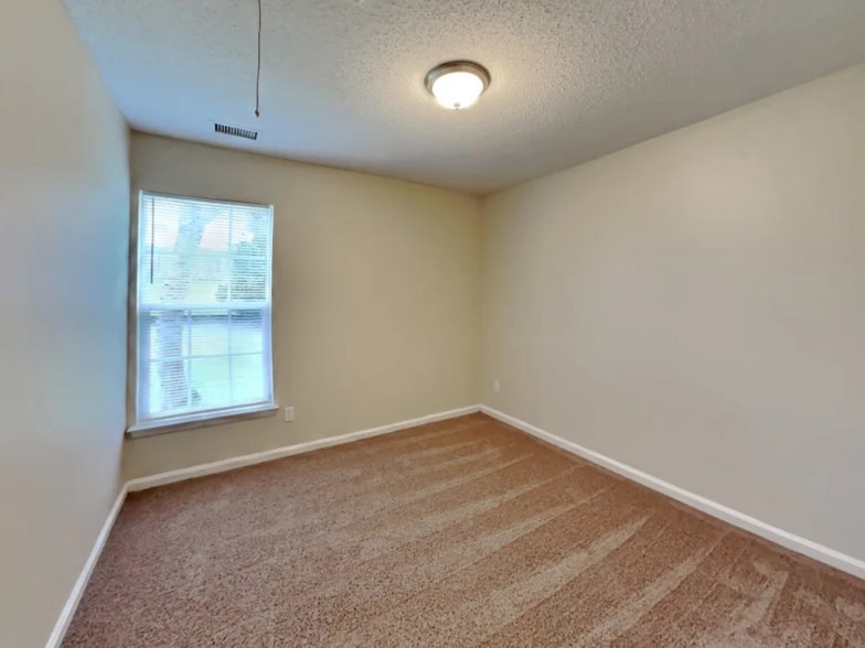 Building Photo - 105 Bosburg Dr