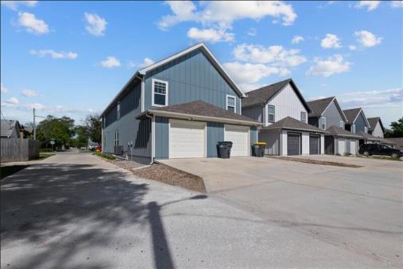 Building Photo - 156 SW 8th St