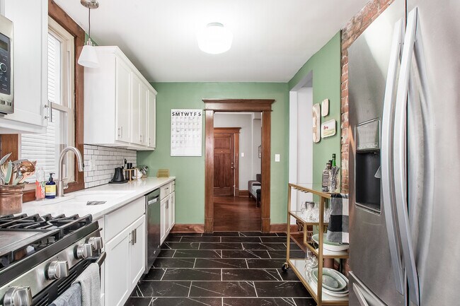 Building Photo - 234 E 7th Ave