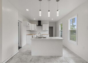 Building Photo - 3012 Lothrop