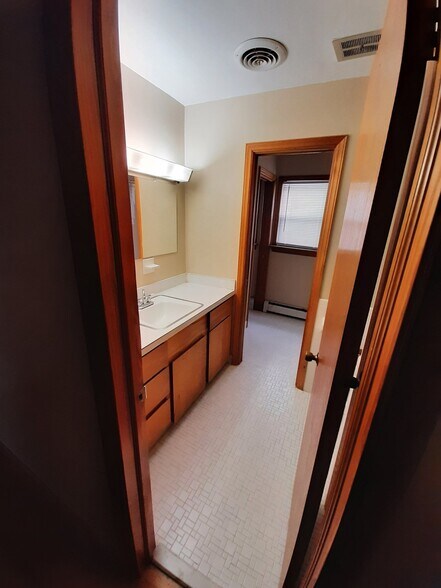 Building Photo - 3213 Tyre Neck Rd