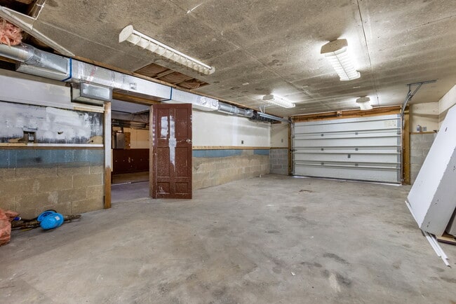 Building Photo - 11580 Highland Park