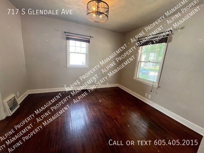 Building Photo - 717 S Glendale Ave