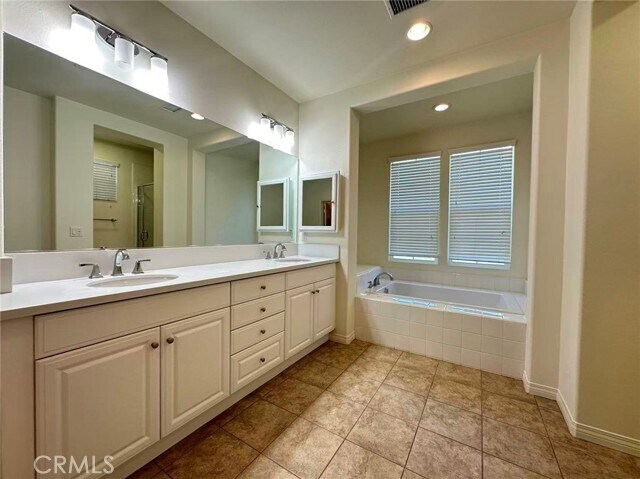 Building Photo - 803 E Manresa Dr