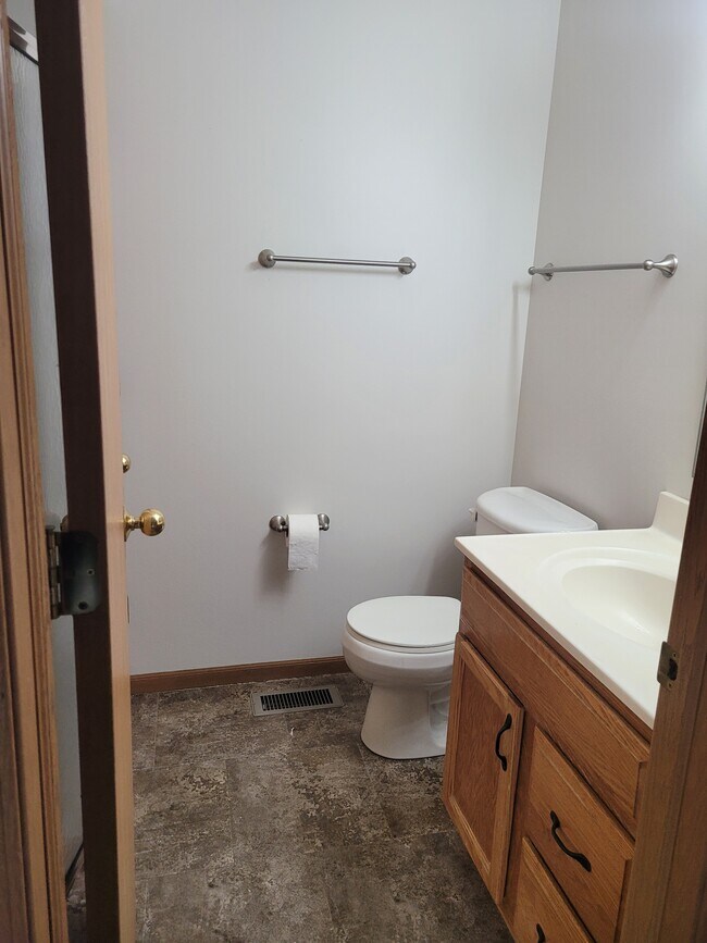 Master bath - 113 W Meade Ave