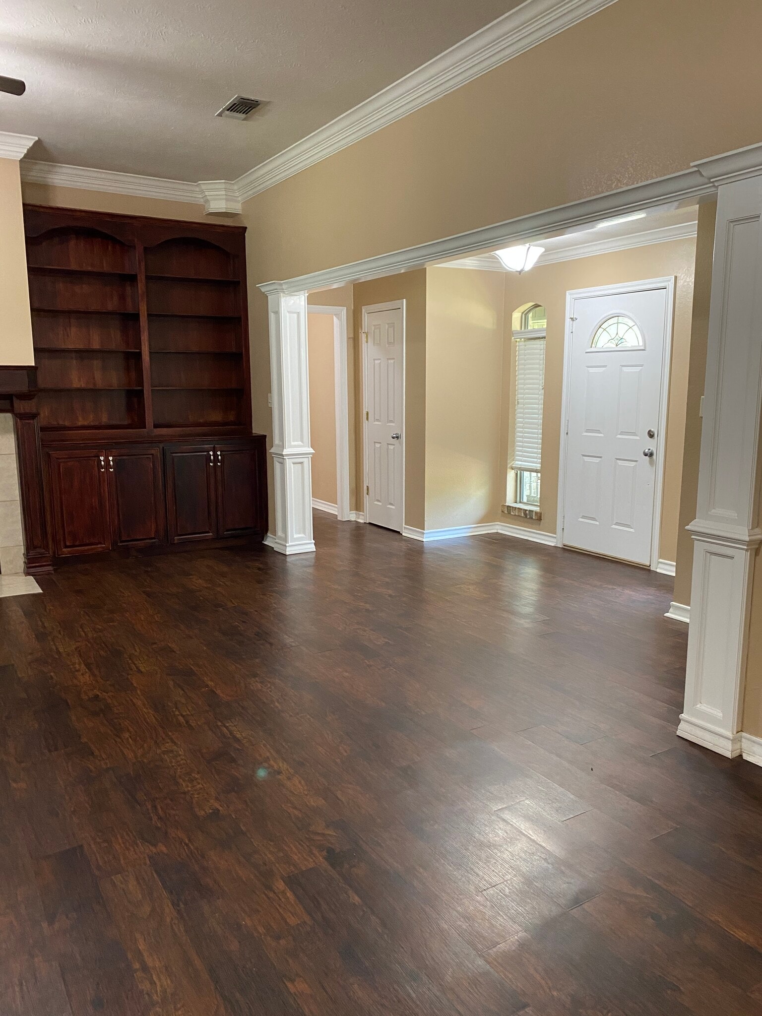 Building Photo - 6014 Castle Oaks