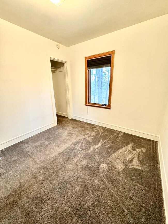 Building Photo - AVAILABLE August 15th - 2 BED, 1 BATH HOME