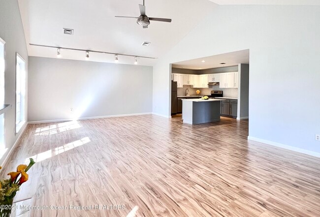 Building Photo - 159 Tanglewood Pl