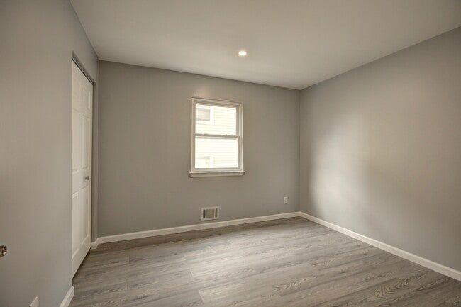 Building Photo - 450 Jefferson Ave