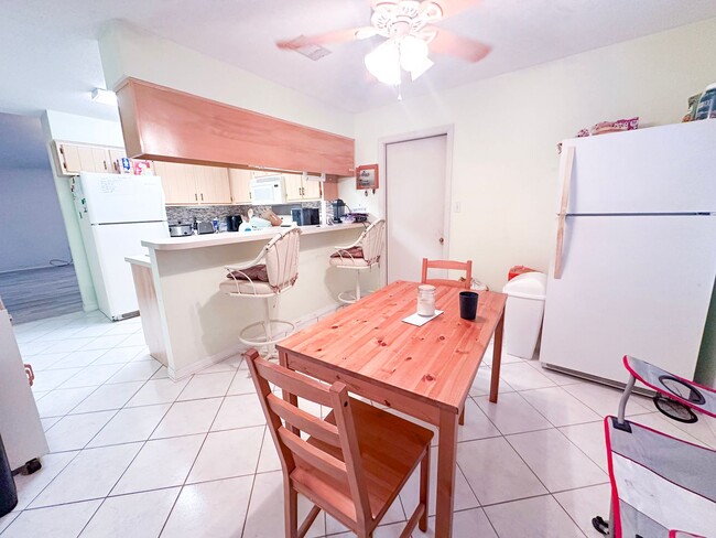 Building Photo - No HOA 3 bedroom home with whole house generator!