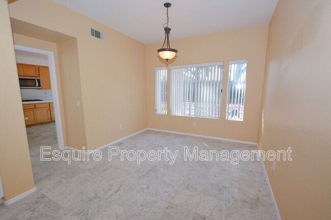 Building Photo - 93 Azusa Ave