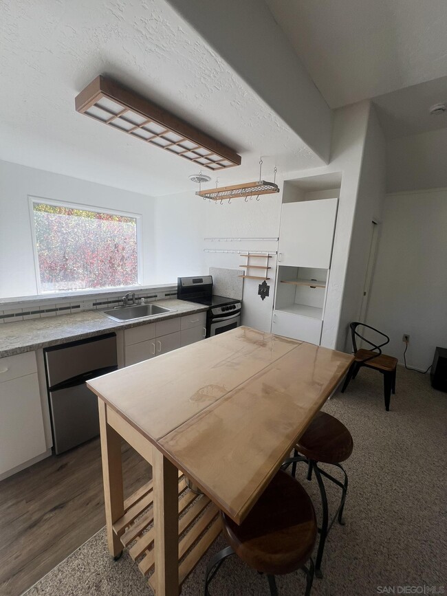 Building Photo - 3870 Crescent