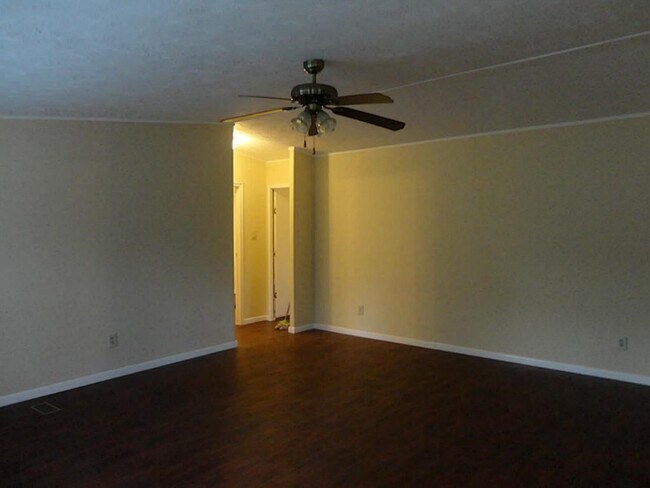 Primary Photo - 16658 Meadowcroft St
