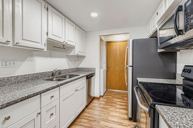 Building Photo - Stunning 3/2.5 home in Arvada!