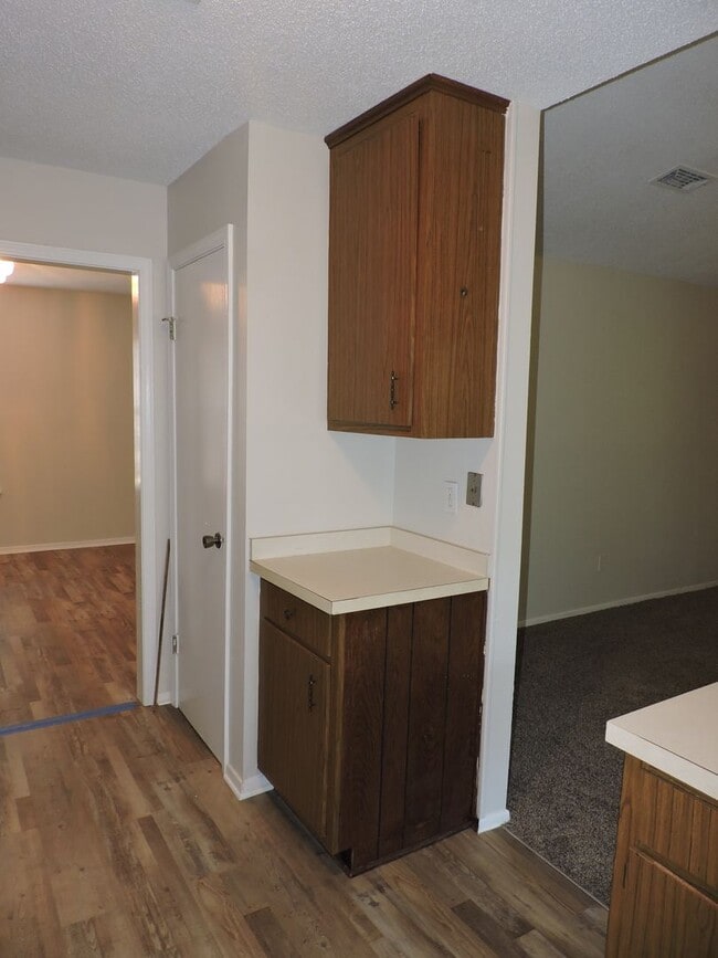 Building Photo - Great location in northeast Pensacola!