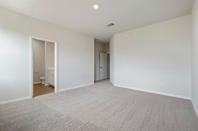 Building Photo - 1031 Rosewood Trl