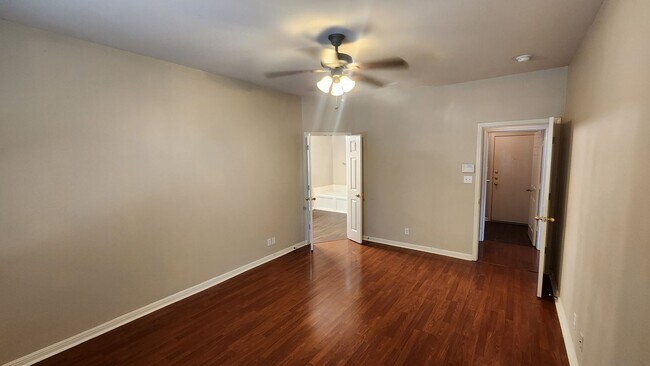 Building Photo - Located In the heart of Stone Oak
