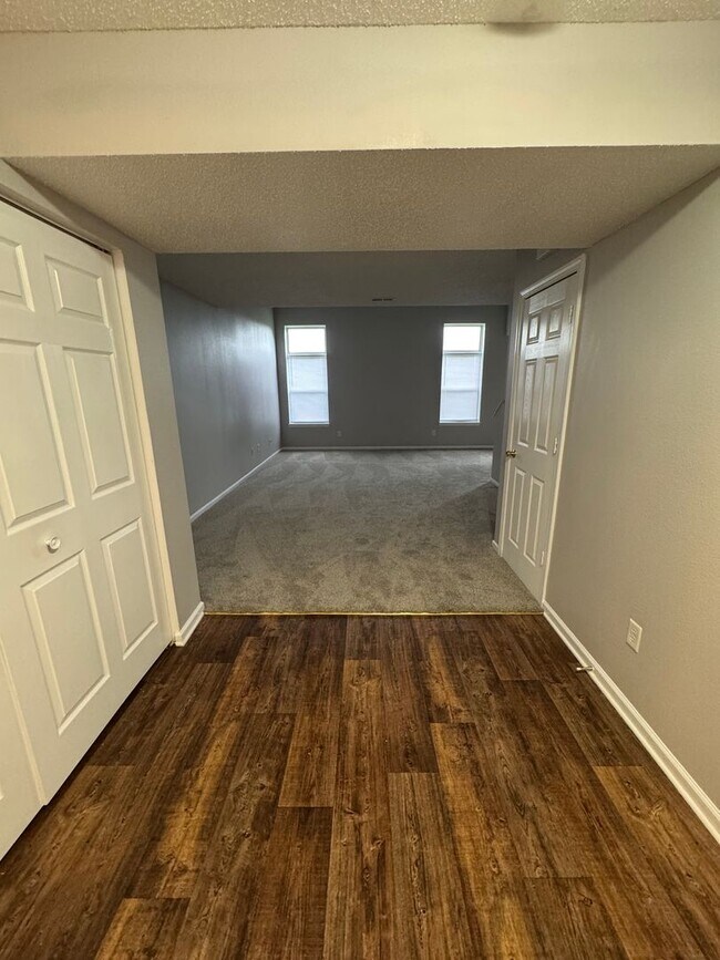 Building Photo - Avon - 3 BR home with loft