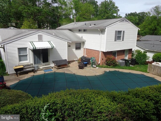Building Photo - 7011 Hadlow Dr