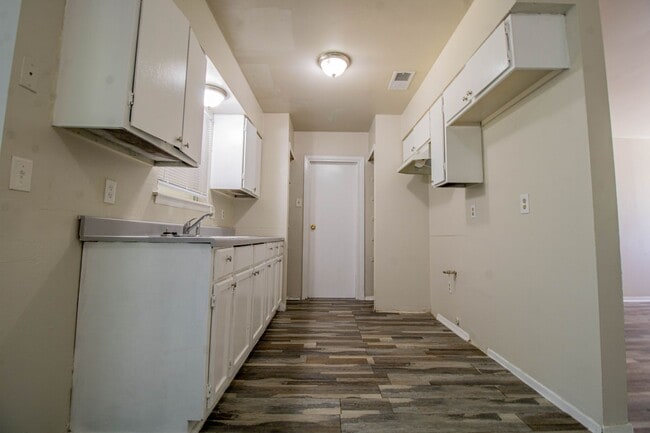 Building Photo - 5822 Branch Valley Dr