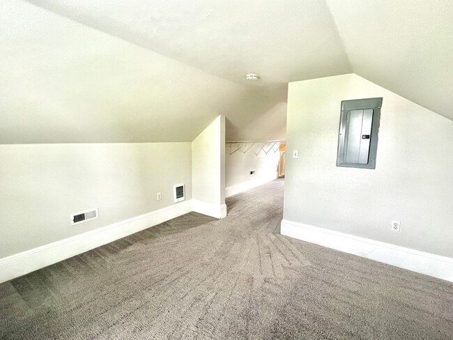 Building Photo - Reed Neighborhood Beautifully Renovated 3-...