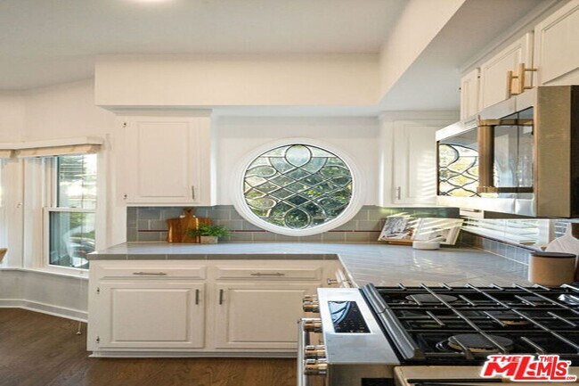 Building Photo - 2622 2nd St