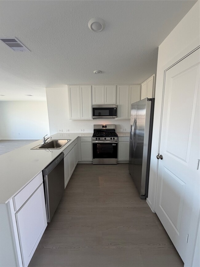 Building Photo - 16718 Old Wagon Wy